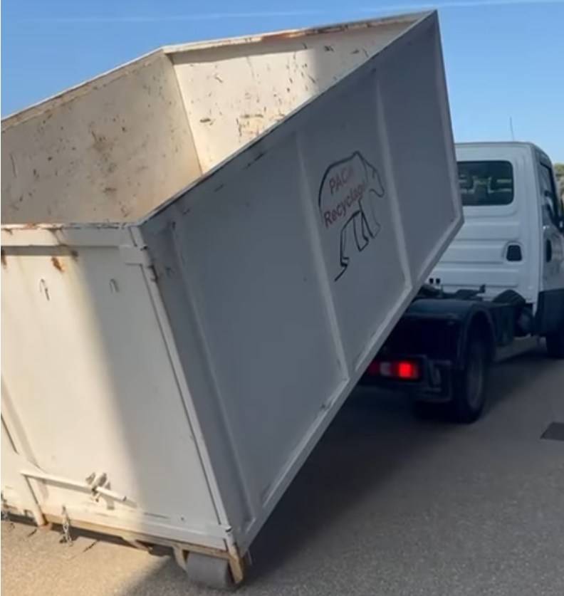 Collecte et destruction d'archives confidentielles à Ollioules dans le Var